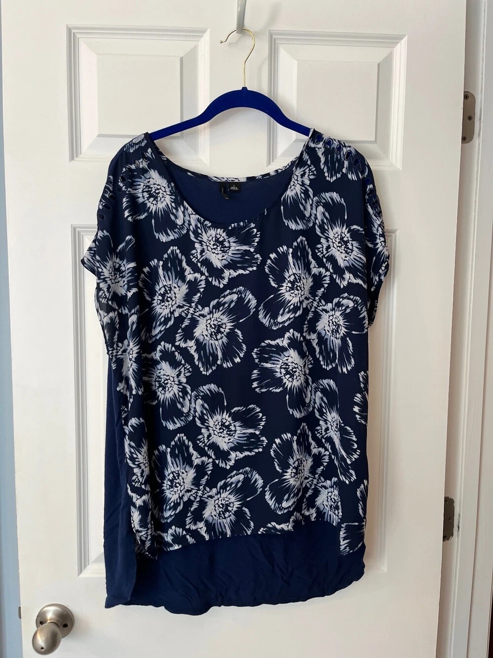 New direction navy floral top L